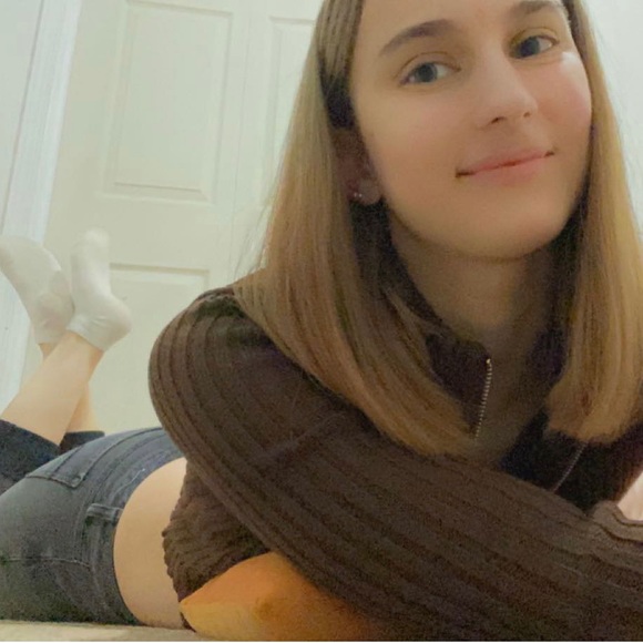 Meet your Posher, Hannah - Picture 1 of 1